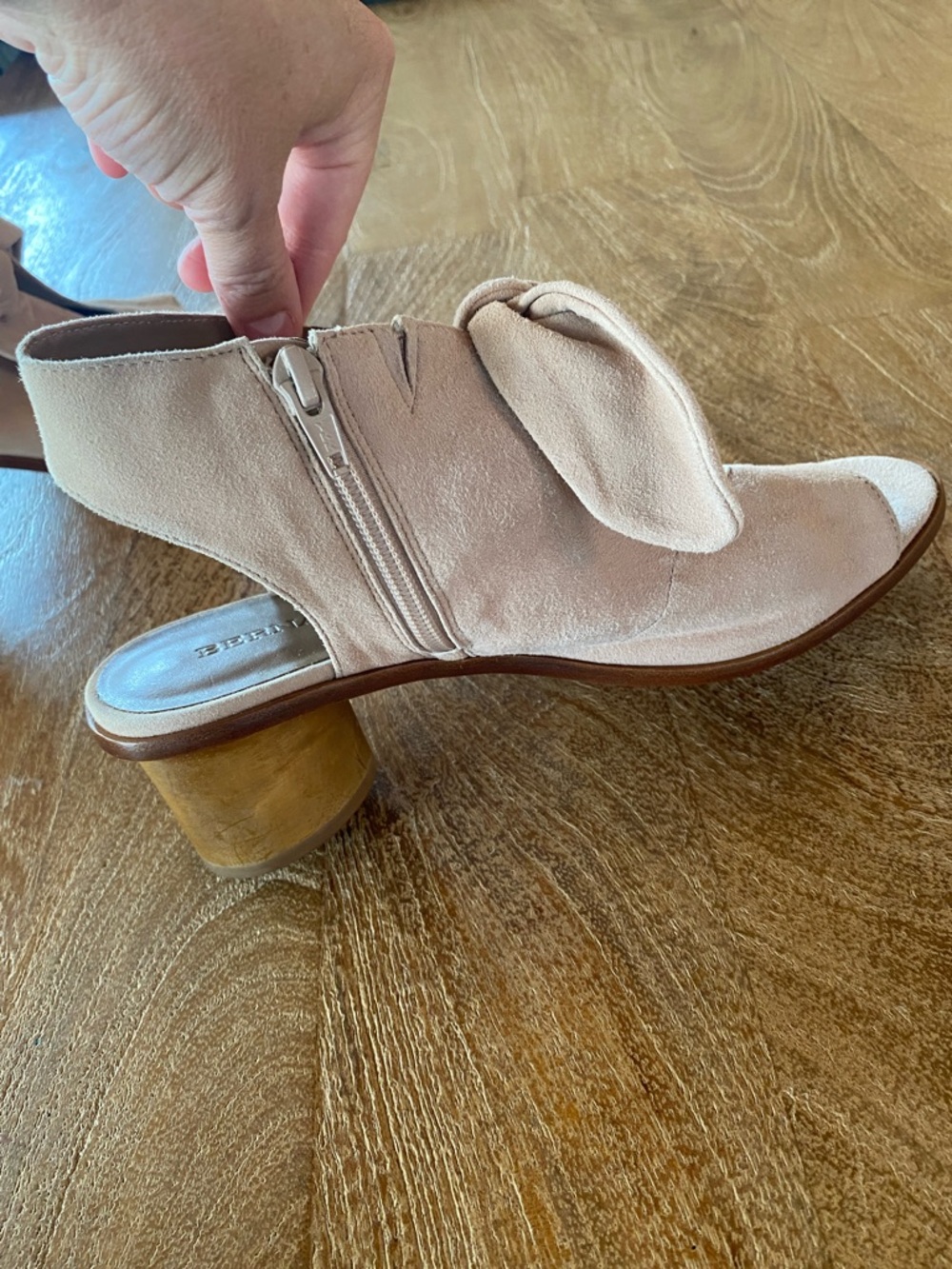 Bernardo “Luna” bow heels - Picture 8 of 15